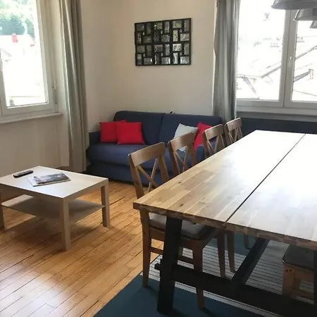 En Centre Apartment *