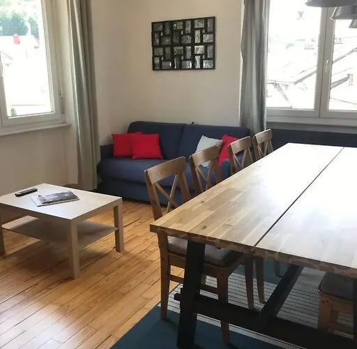 En Centre Apartment *